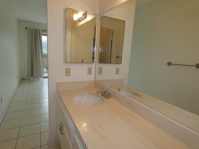 Building Photo - Orcutt Bluffs 2 bedroom Condo!!