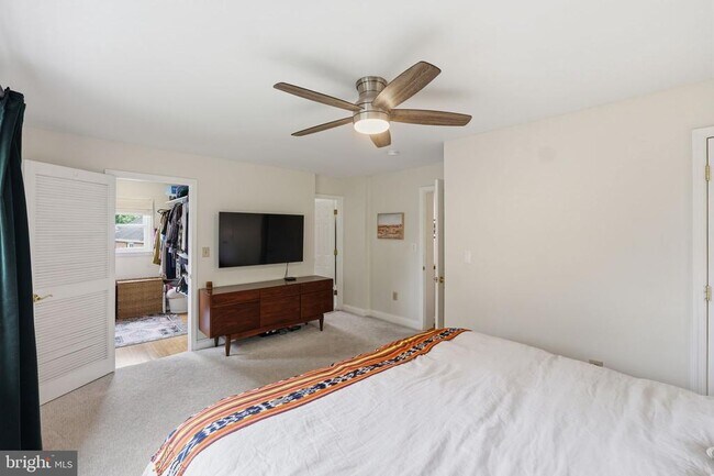 Building Photo - 8007 Wildwood Dr