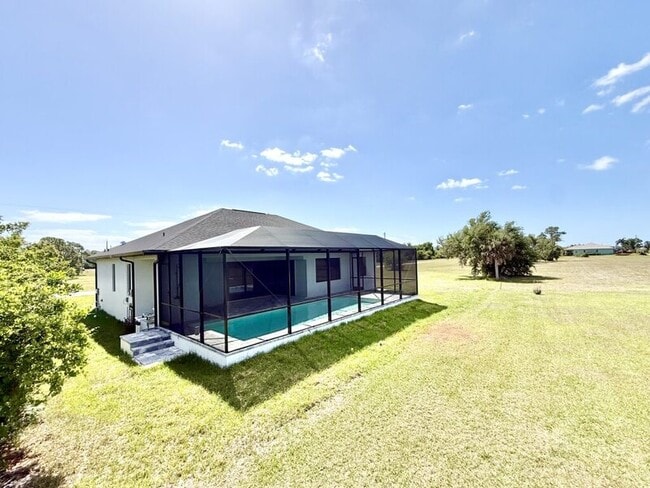 Building Photo - 20 Coxswain Dr