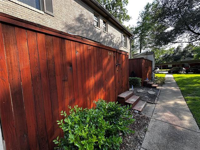 Building Photo - 6451 Oriole Dr