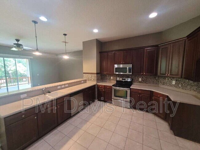 Building Photo - 680 Chestwood Chase Dr