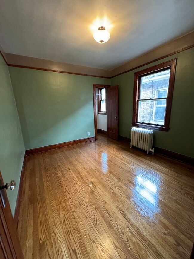 Building Photo - 2215 East Ave