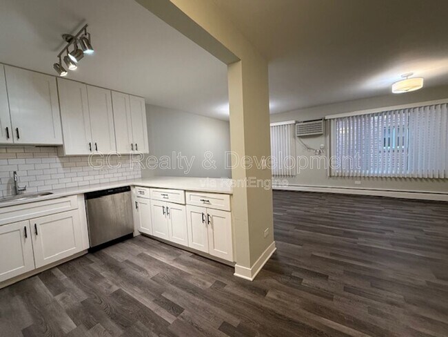 Building Photo - 800 Graceland Ave