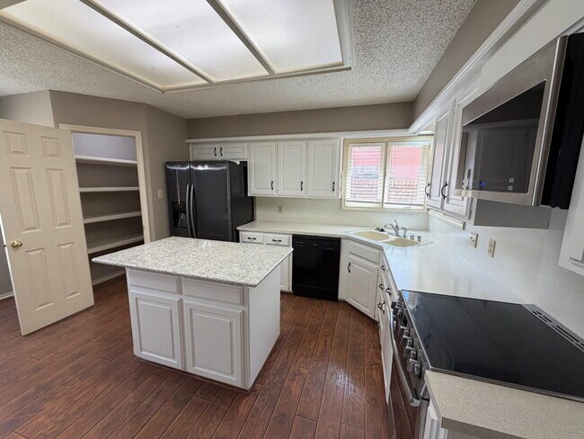 Building Photo - 5106 1st Pl