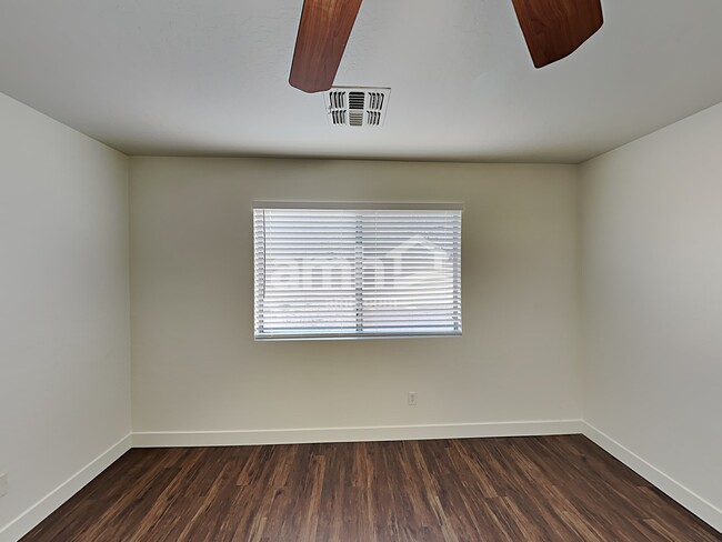 Building Photo - 2637 S 63rd Dr