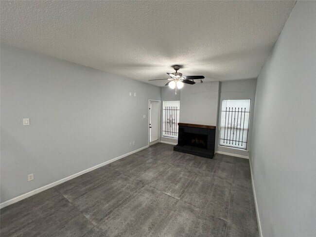 Building Photo - 10053 Westpark Dr