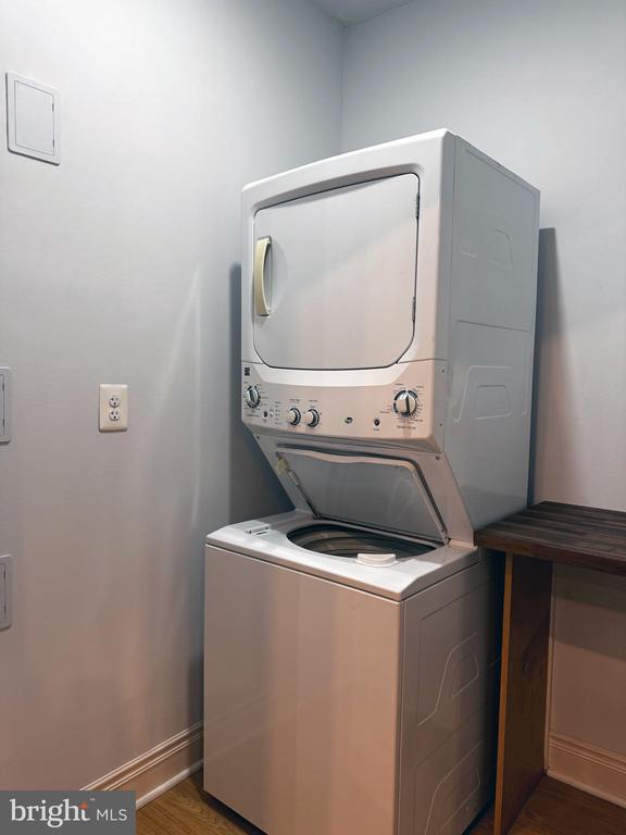 Building Photo - 5211 Rosalie Ridge Dr