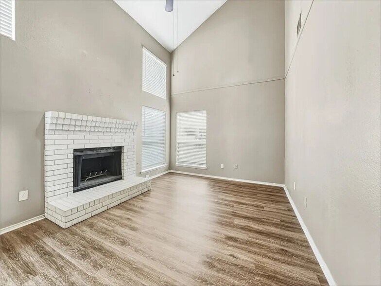 Building Photo - 1111 Brewer Dr