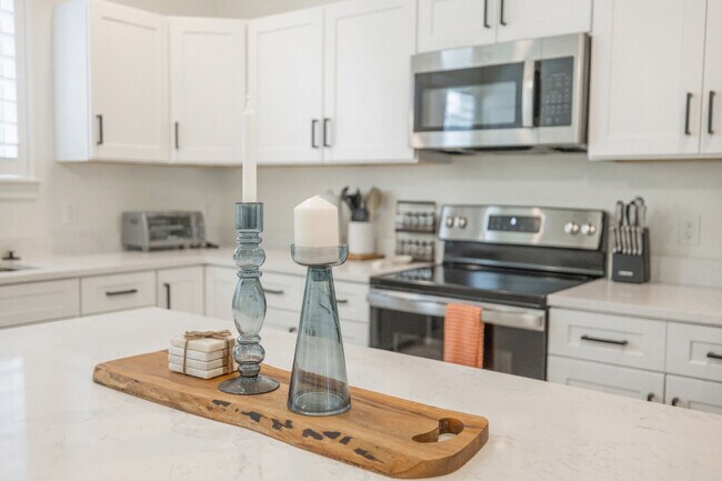 Building Photo - 408 S 680 E