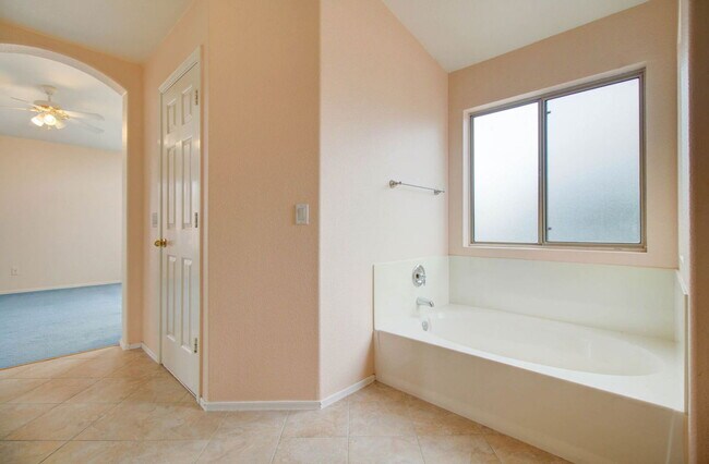 Building Photo - 1350 W Pelican Ct