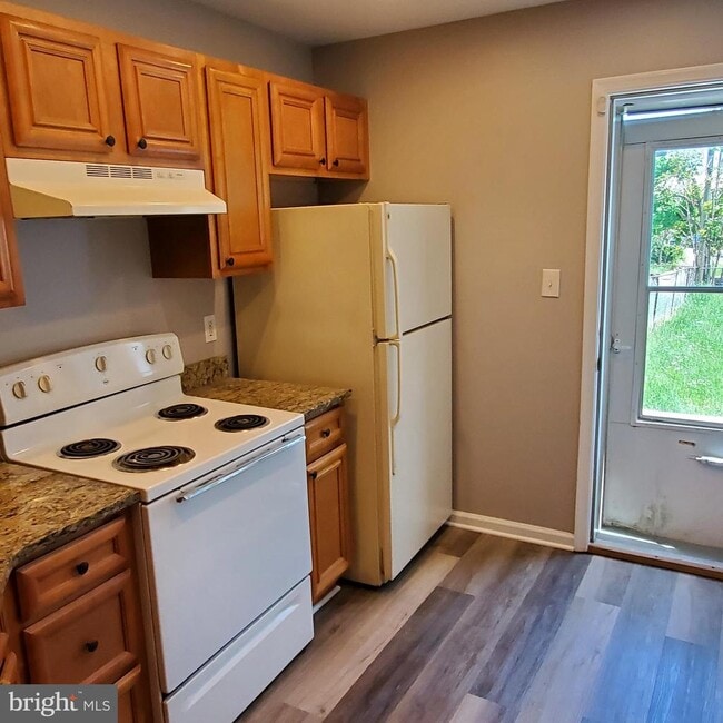 Building Photo - 314 S Locust St