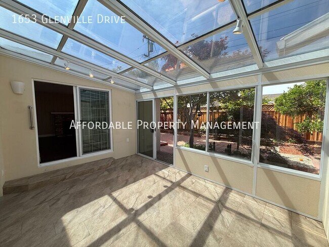 Building Photo - 1653 Glenville Dr