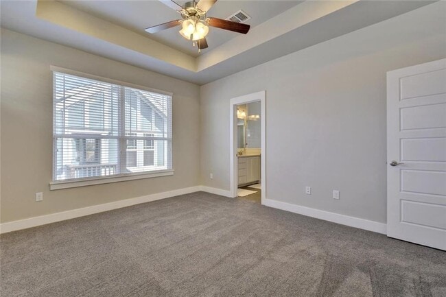 Building Photo - 900 Banyon St