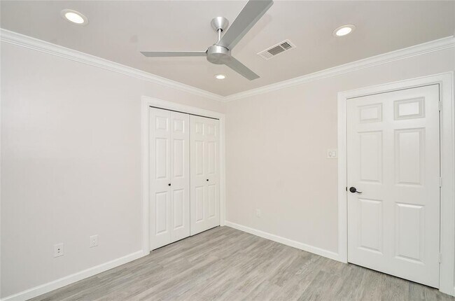 Building Photo - 6030 Woodbrook Ln