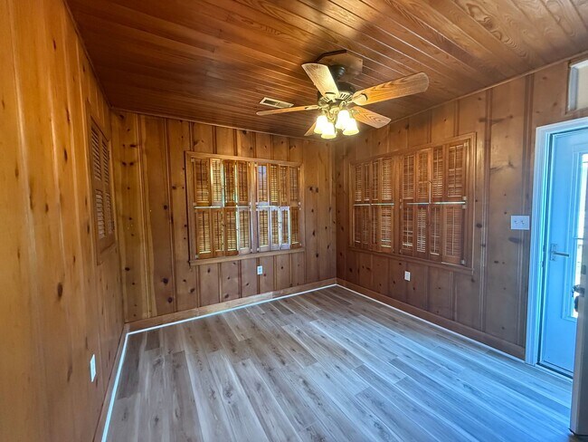 Building Photo - Now Available! Charming 3-Bedroom, 1-Bathroom Home in Decatur, AL
