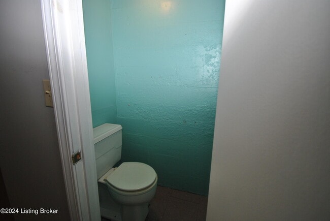 Building Photo - 1910 Janlyn Rd