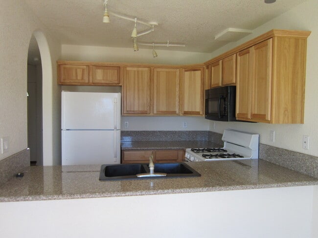 Building Photo - 1710 Lancaster Ave