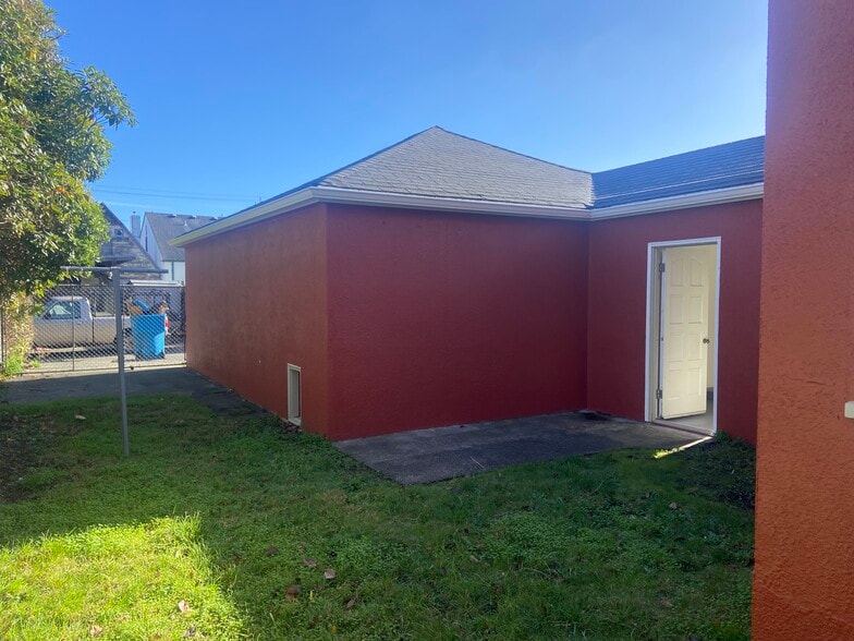 Building Photo - 3145 E St