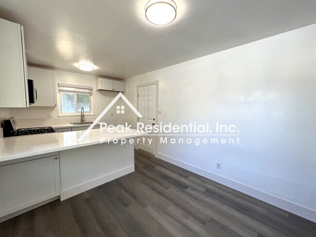 Building Photo - Updated 2bd/1ba Carmichael Duplex with Garage