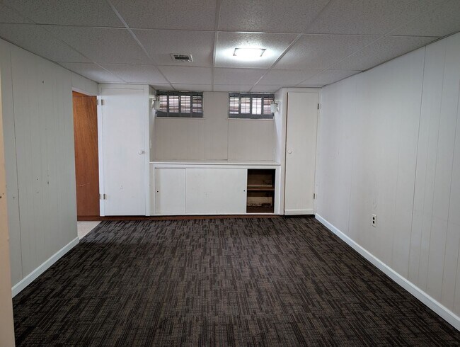 Building Photo - 8983 Highland Dr