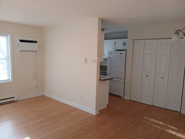 Building Photo - 126 Urbandale Pkwy