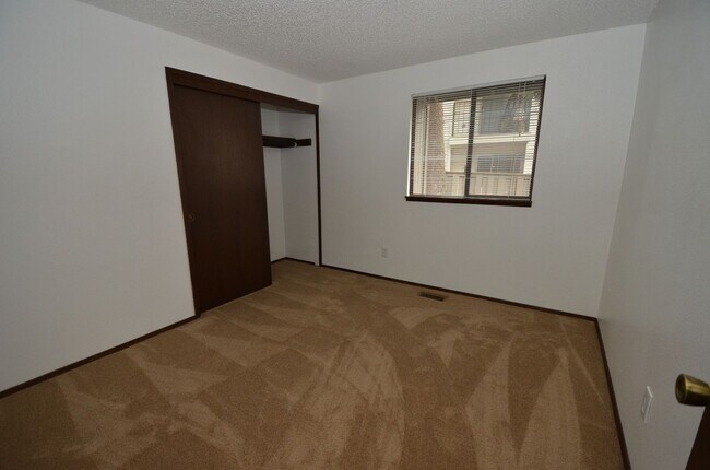 Building Photo - Charming 2-bedroom Townhome Near Downtown Beaverton!