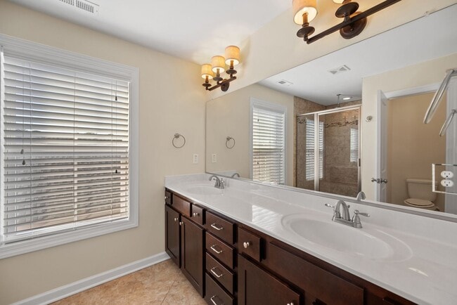 Building Photo - Chick's Beach Condo 3BR & 3.5BA w/2-car garage