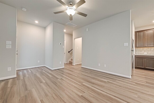 Building Photo - 1521 Beach Oak Dr