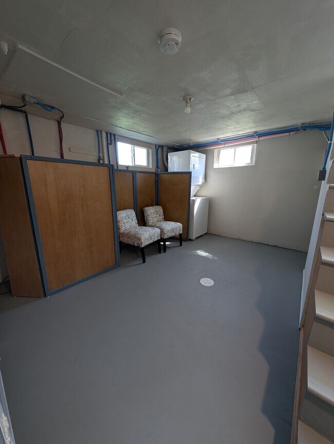 Building Photo - AAJ903