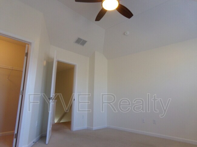 Building Photo - 467 Westgreen Ln