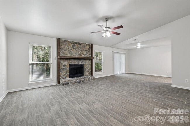 Building Photo - 7030 Huntsmaster Dr