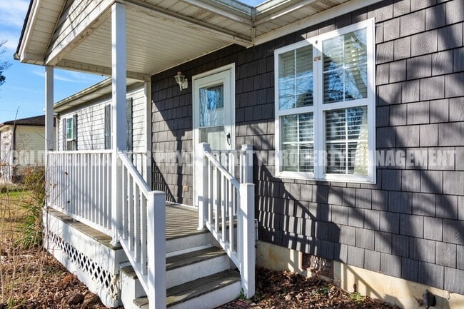 Building Photo - 345 Yoakum St