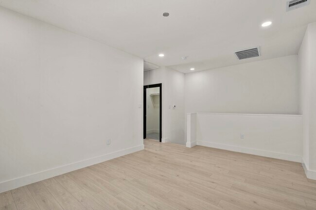 Building Photo - 3615 Dreyfus St