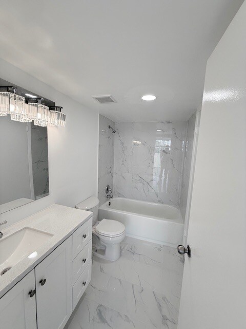 Building Photo - 1005E