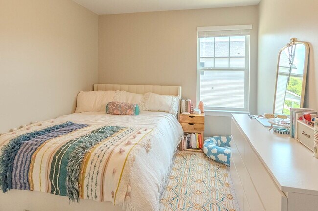 Building Photo - 3/2.5 Townhome w/ Garage. Great Location!