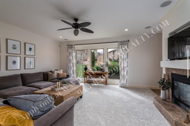 Building Photo - Gorgeous 5 Bed 5 Bath Home in Olathe-Comin...