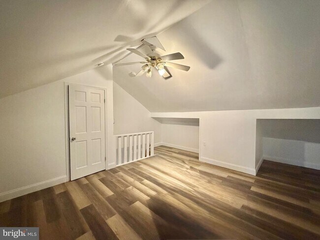 Building Photo - 122 Landing St