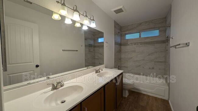 Building Photo - 2363 W Hemlock Ct