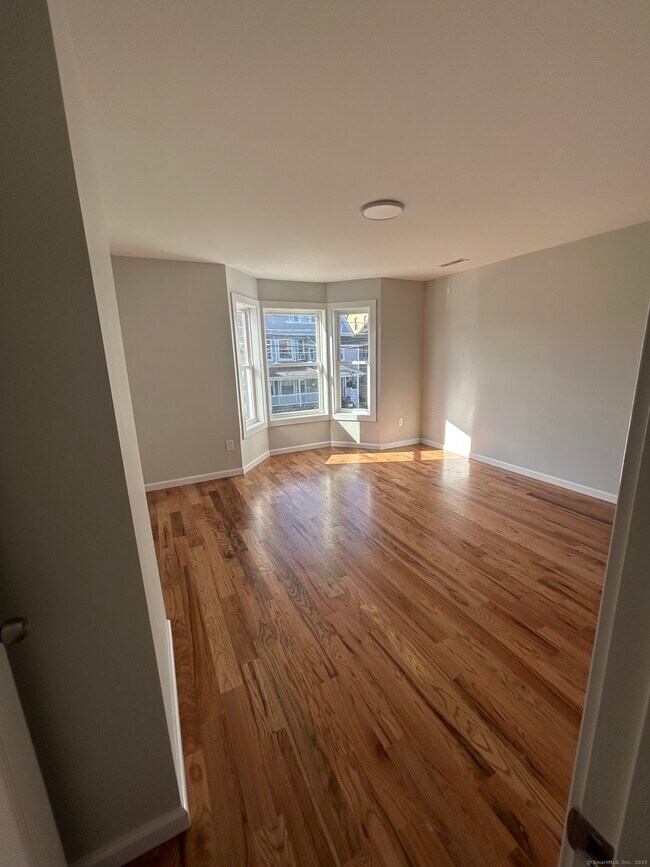 Building Photo - 388 William St