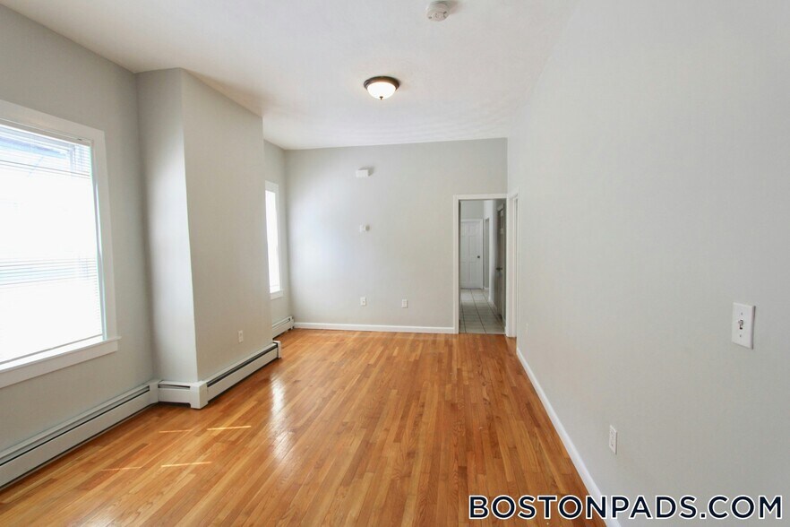 Building Photo - 154 Bennington St