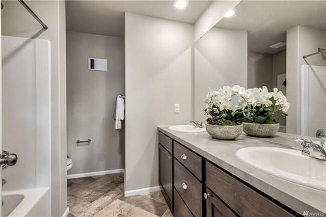 Building Photo - Sunrise TOWN HOME 2BDR 2.5BATH W/ 2 CAR GA...