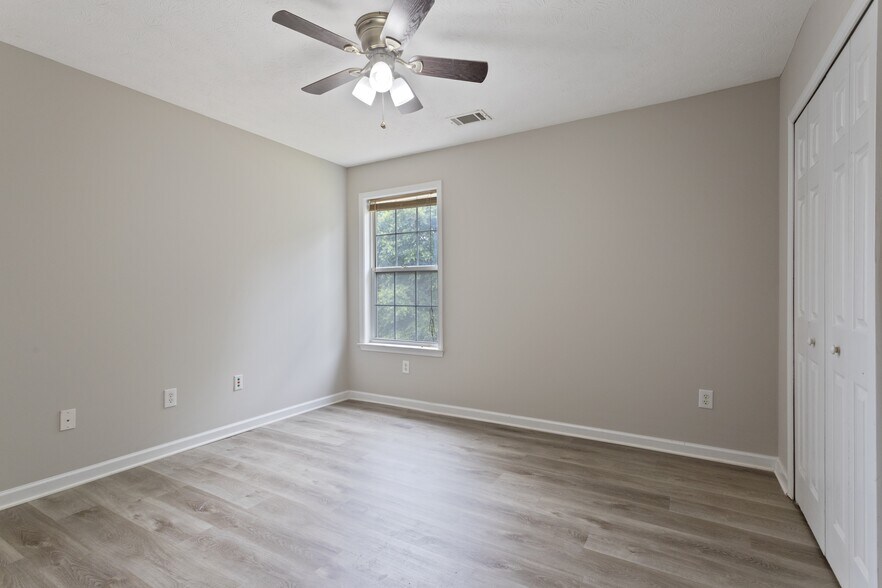 Building Photo - 2325 Winthrope Way Dr