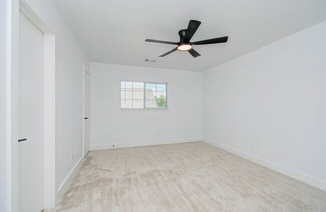 Building Photo - 6117 Settlers Square Ln