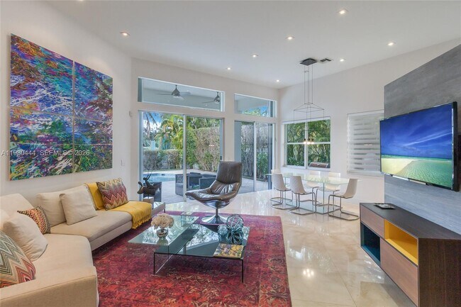 Building Photo - 1651 NE 196th St