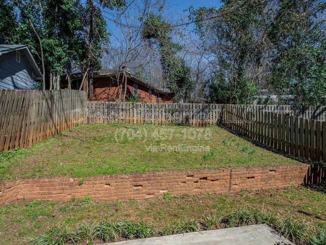 Building Photo - 5111 Valley Stream Rd