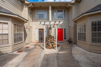 Building Photo - 2060 Glencove Dr