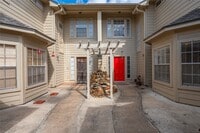 Building Photo - 2060 Glencove Dr