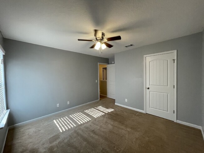 Building Photo - Home For Rent