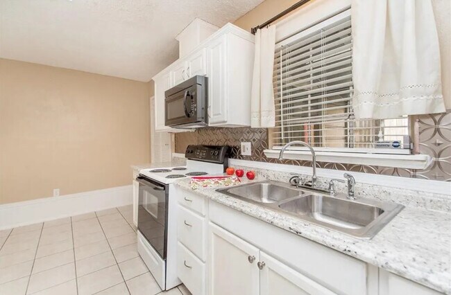 Building Photo - 201 Dixie Dr