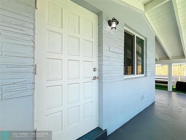 Building Photo - 50 NE 56th Ct